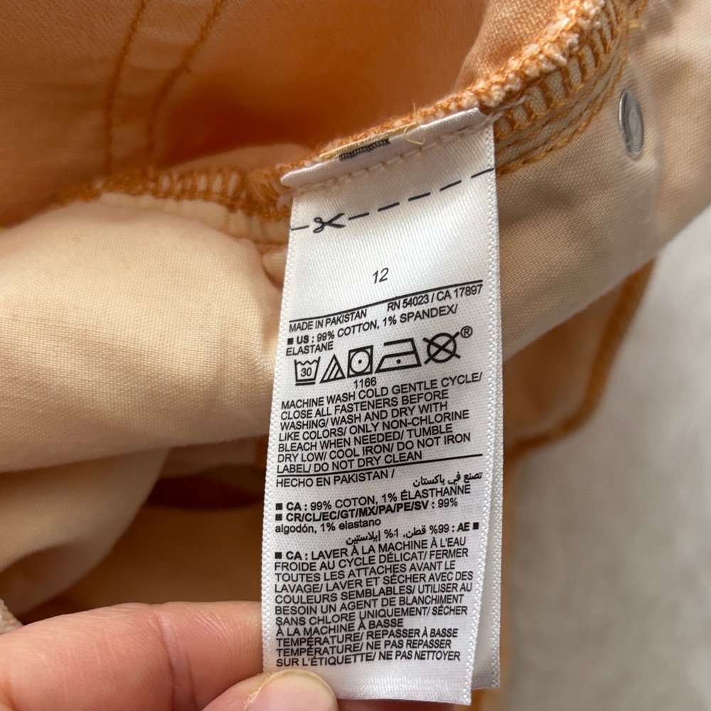 Old Navy Peach Frayed Women’s Shorts - Picture 6 of 7